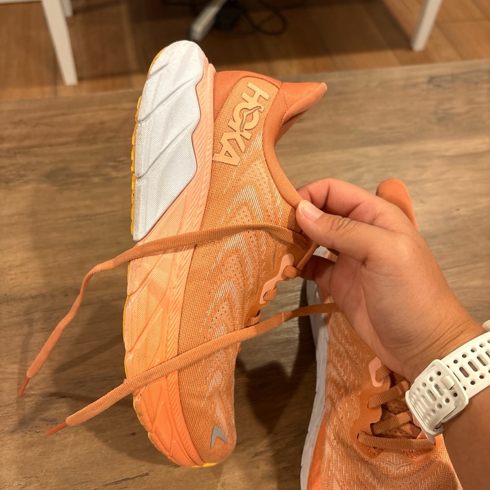 Hoka Arahi 6 - Picture 2 of 3